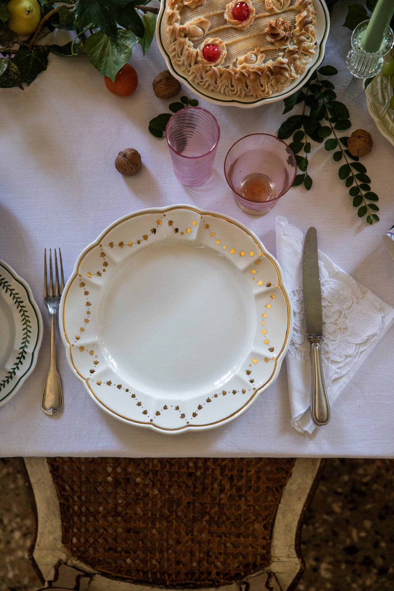 Aeneas Dinner Plate, Gold - Skye McAlpine Tavola